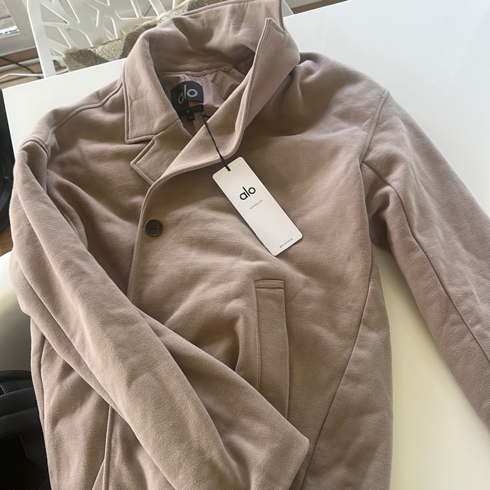 Brand new with tags Alo VIP blazer trench nude